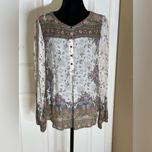 Lucky Brand Tops - Lucky Brand Top Womens Medium Henley Floral Boho Super Thin​​​​​​​​​